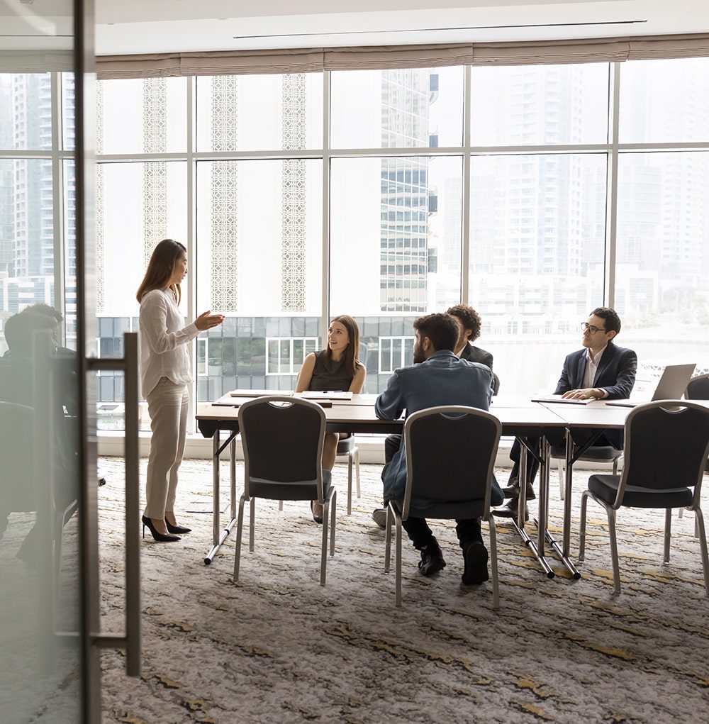 De voordelen van een ERP-systeem per sector, met nadruk op efficiëntie en kostenbesparing.